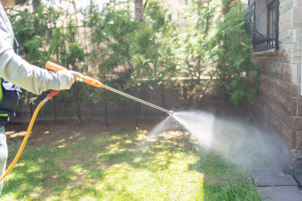 Best Commercial Pest Control Services  in Swisher, IA